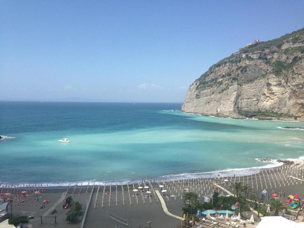 Laqua By The Sea Hotel Мета Екстериор снимка