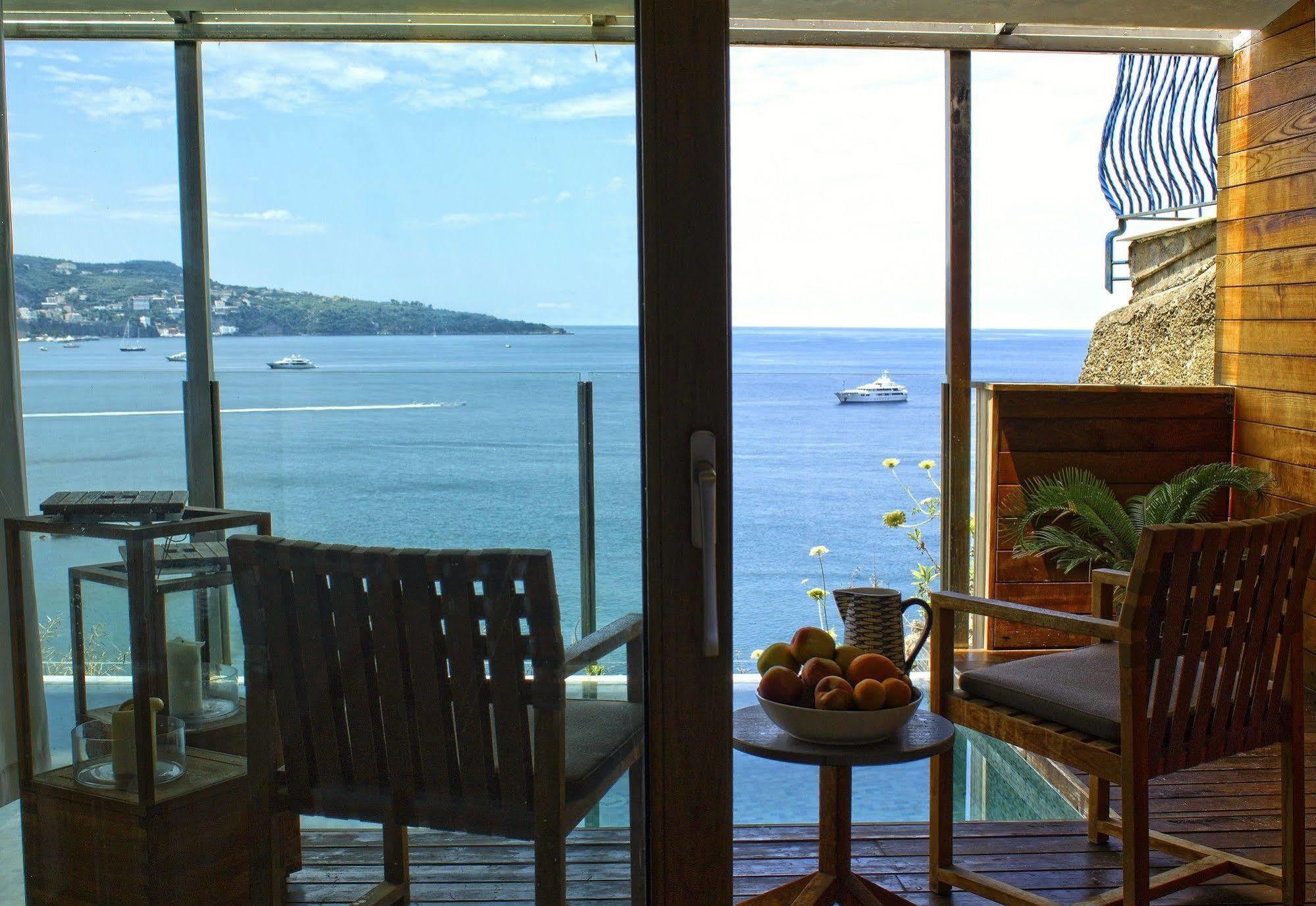 Laqua By The Sea Hotel Мета Екстериор снимка